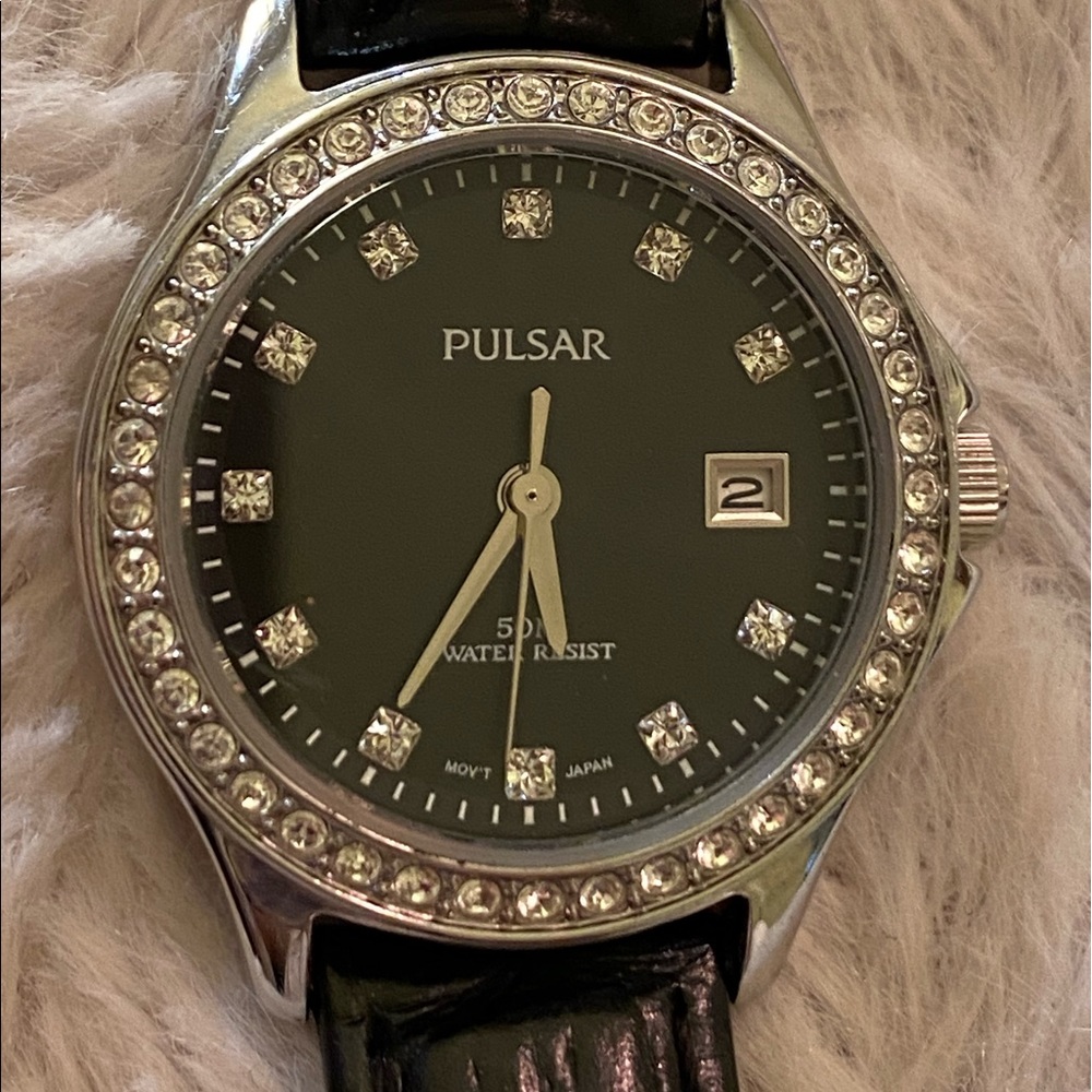 Ladies Pulsar watch w/ Swarovski Crystal elements